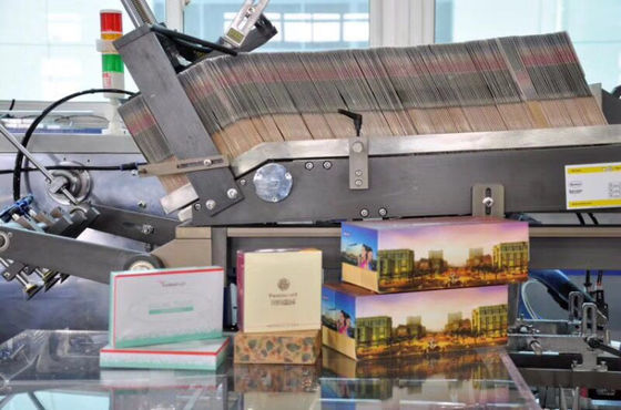 Máquina de encadernação do lenço de papel facial automático completo da dobra de V com grande preço para o envolvimento do tecido facial da caixa do cubo