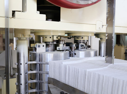 Guardanapo de lenço de papel de gravação da laminação 330mm que faz a máquina