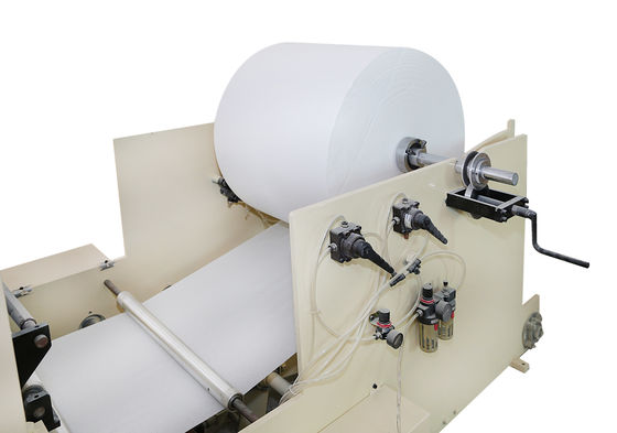 Guardanapo de lenço de papel de gravação da laminação 330mm que faz a máquina